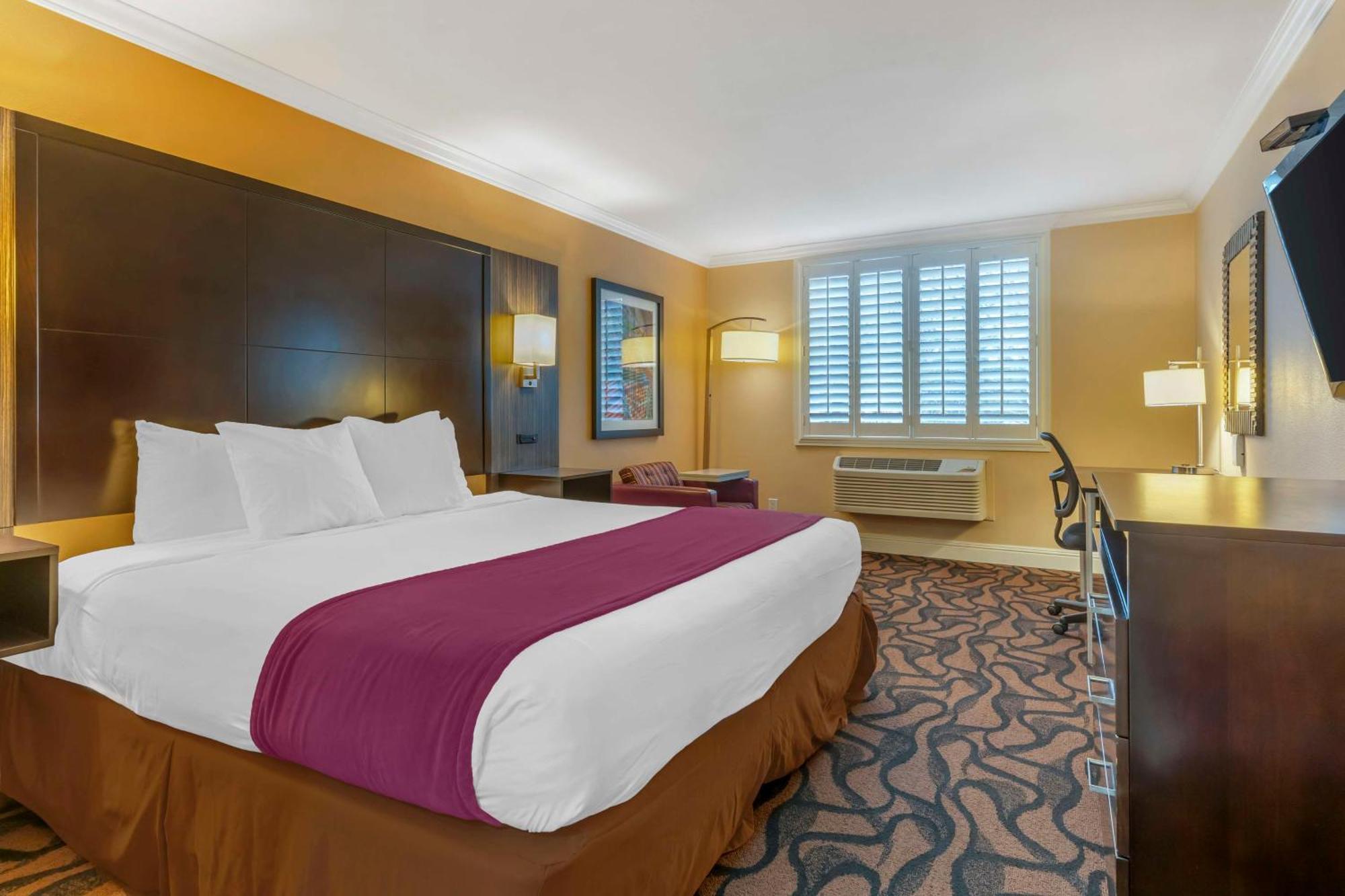 Best Western Plus Airport Plaza San Jose Exterior photo