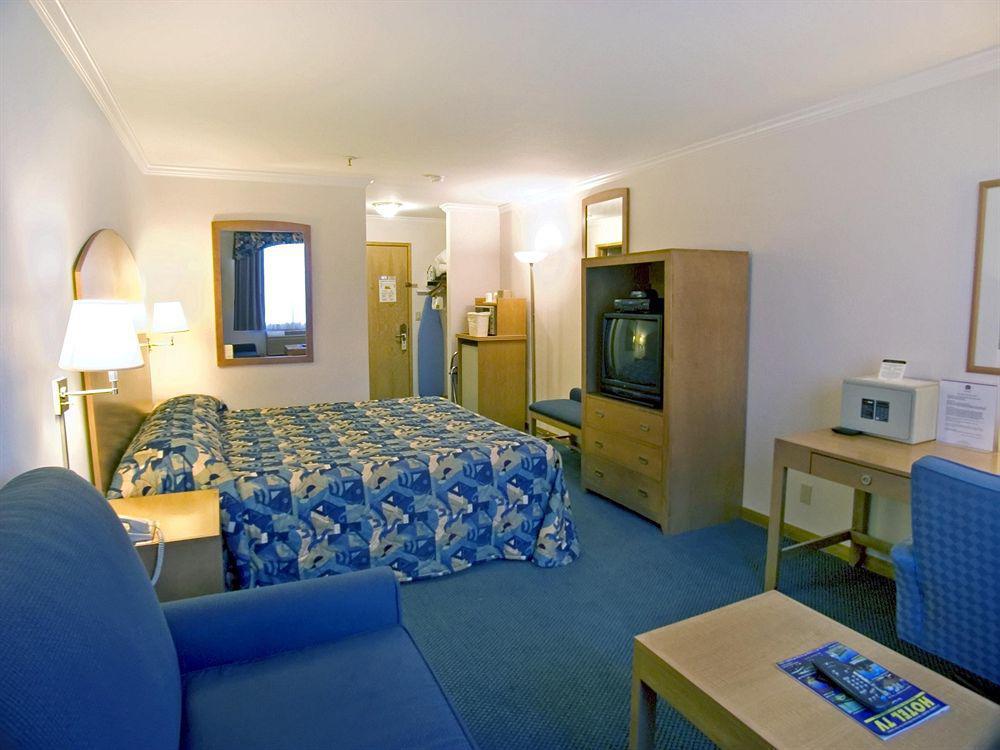 Best Western Plus Airport Plaza San Jose Room photo